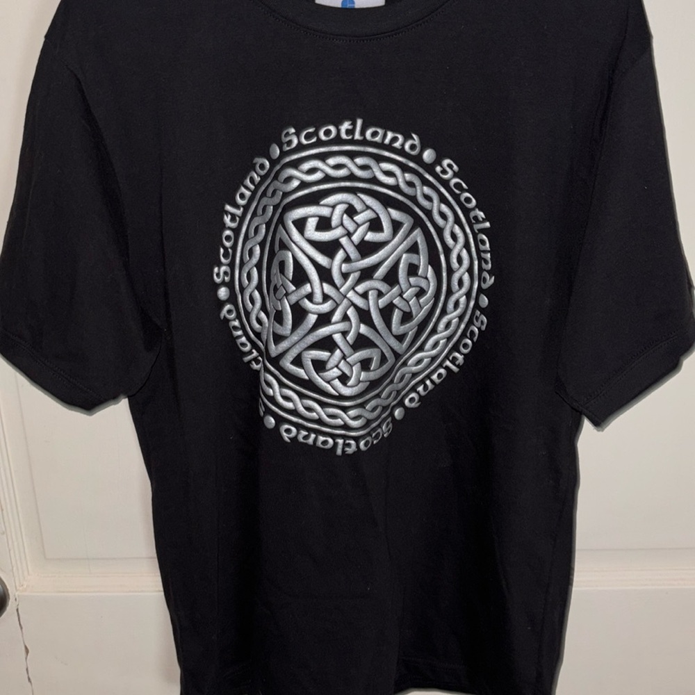 Scotland T-shirt unisex shirt 22” PTP 28” length black silver medium